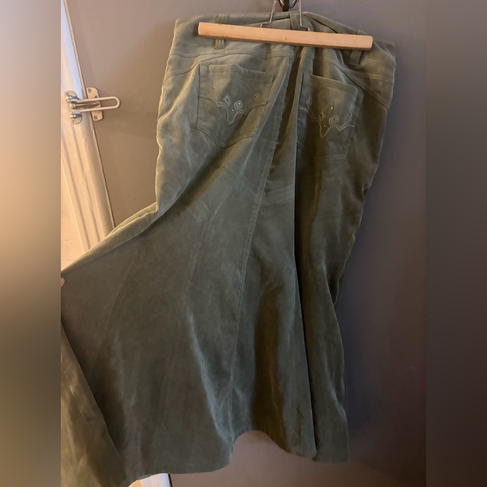 Vintage y2k Orly green corduroy maxi‎ skirt with embellished back pockets